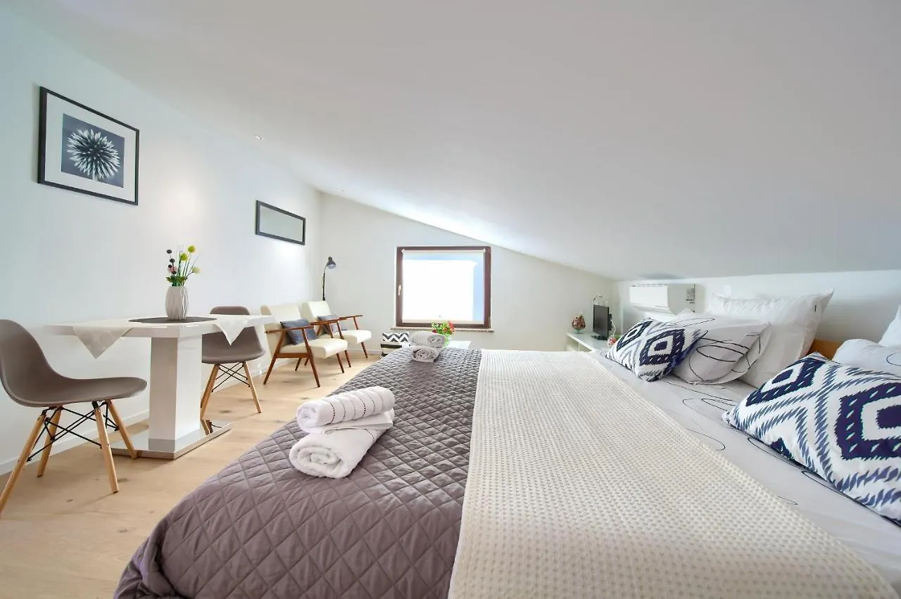 Apartments Sinisa - Krk Town 0*,  Croazia