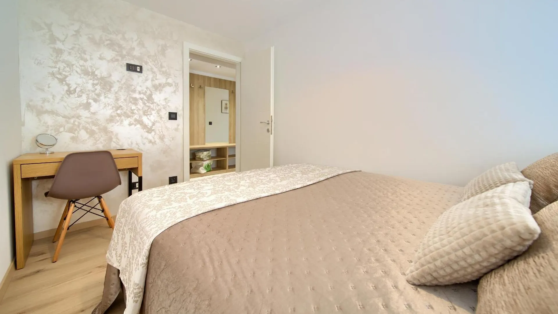Apartments Sinisa - Krk Town
