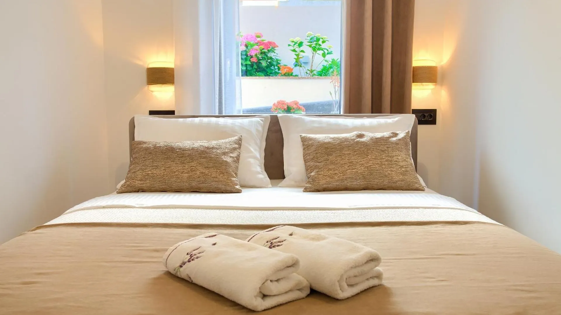 Apartments Sinisa - City Of Krk 0*, Krk Town