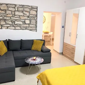 apartment-eni-pula.pula-hotels.org/